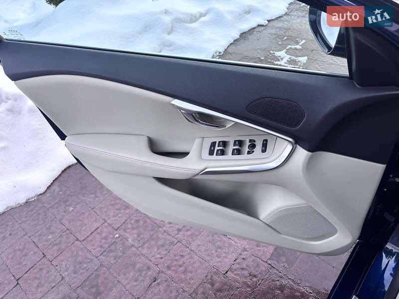 Хетчбек Volvo V40 2015 в Стрию