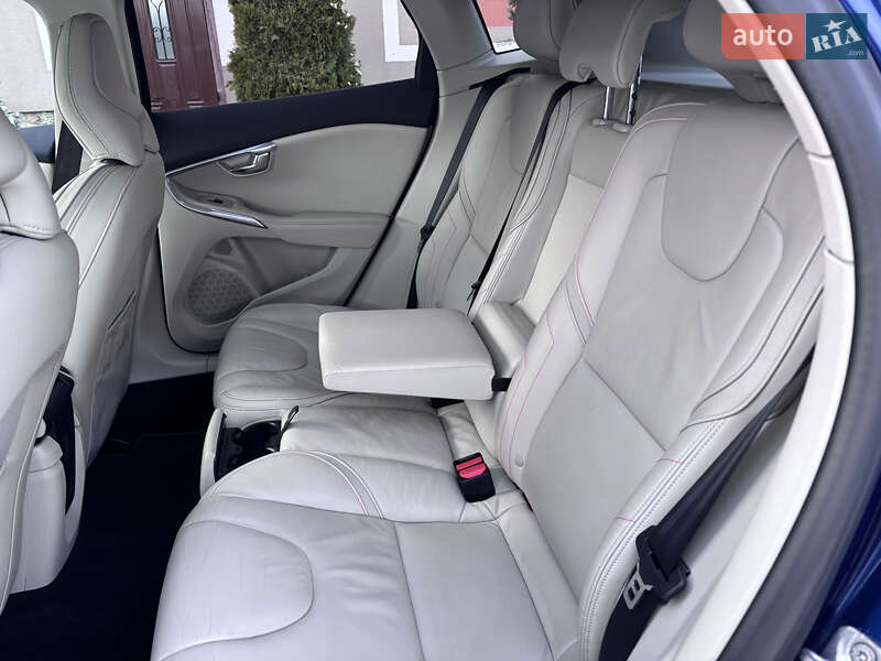 Хетчбек Volvo V40 2015 в Стрию