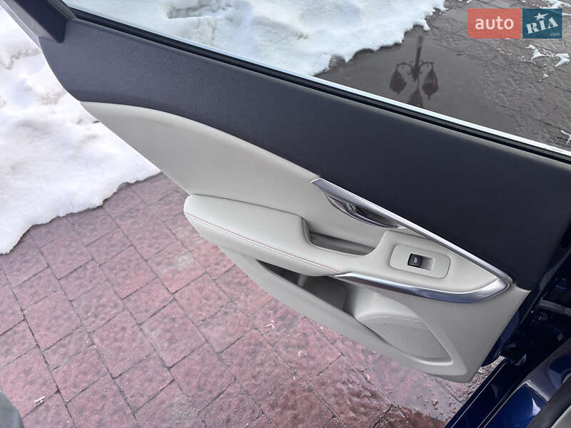 Хетчбек Volvo V40 2015 в Стрию