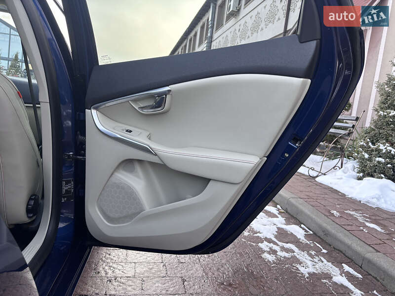 Хетчбек Volvo V40 2015 в Стрию