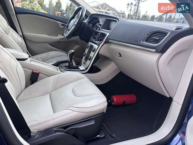 Хетчбек Volvo V40 2015 в Стрию