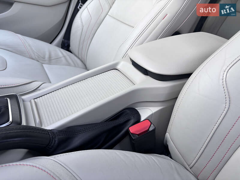 Хетчбек Volvo V40 2015 в Стрию