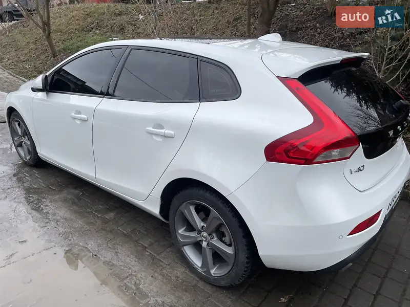 Volvo V40 2017 VIN YV1MV79K0J2463729 фото оголошення 3 з 35