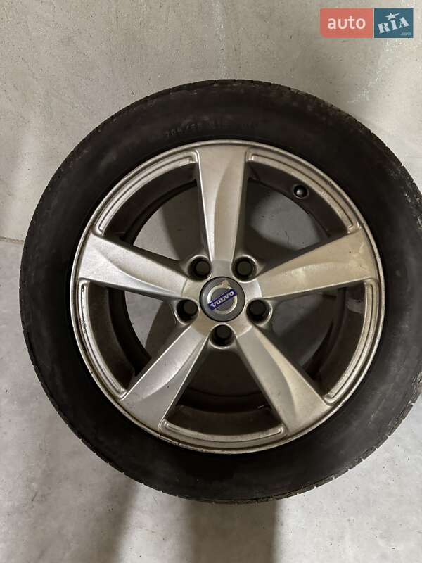 Хетчбек Volvo V40 2016 в Радивиліві