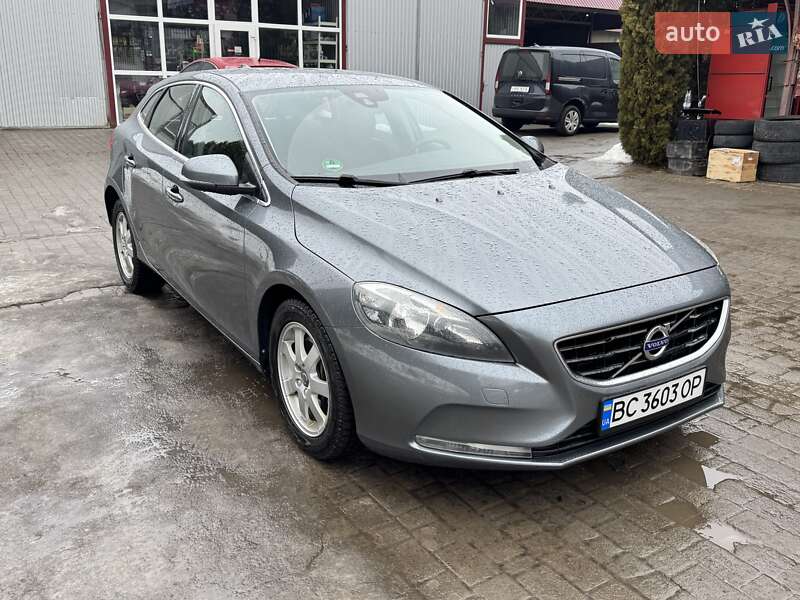 Хетчбек Volvo V40 2016 в Радивиліві