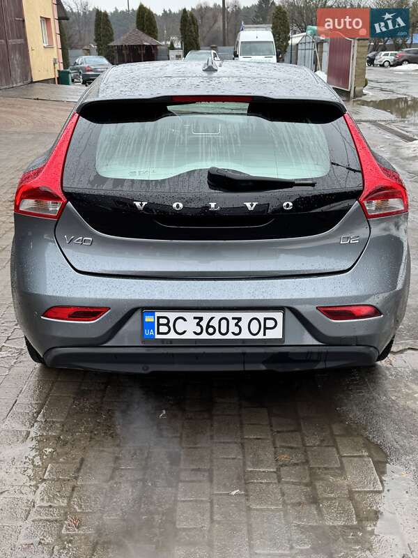 Хетчбек Volvo V40 2016 в Радивиліві