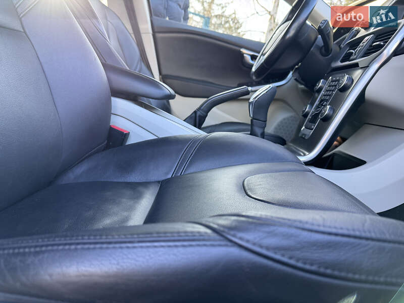 Хэтчбек Volvo V40 2013 в Стрые фото 83 Хэтчбек Volvo V40 2013 в Стрые