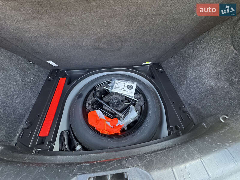 Хетчбек Volvo V40 2012 в Тернополі