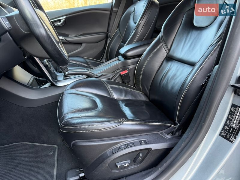 Хетчбек Volvo V40 2013 в Львові фото 32 Хетчбек Volvo V40 2013 в Львові