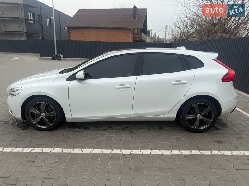 Хэтчбек Volvo V40 2016 в Виннице