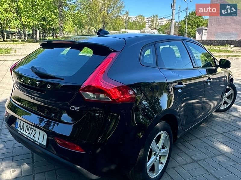 Хэтчбек Volvo V40 2017 в Киеве