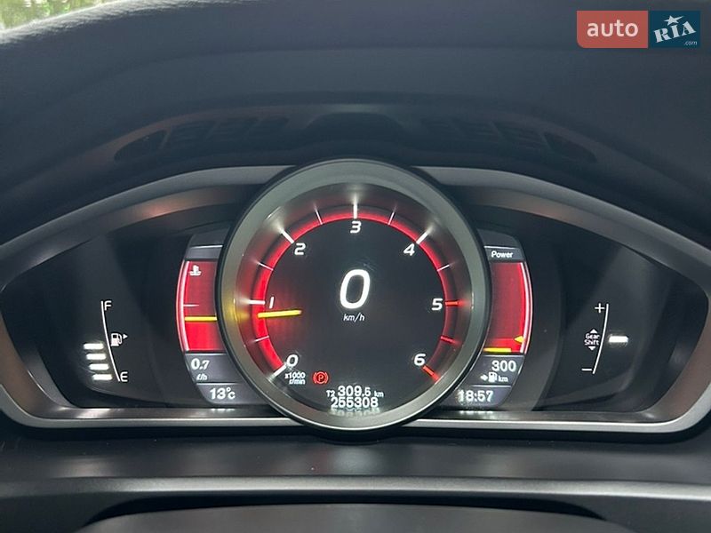 Хэтчбек Volvo V40 2015 в Киеве