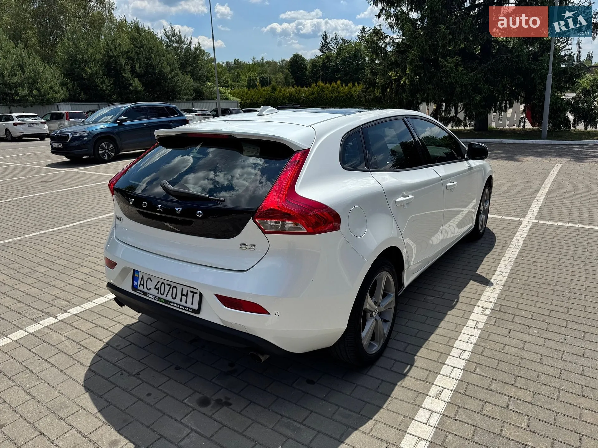 2017 Volvo V40 - мініатюра 8