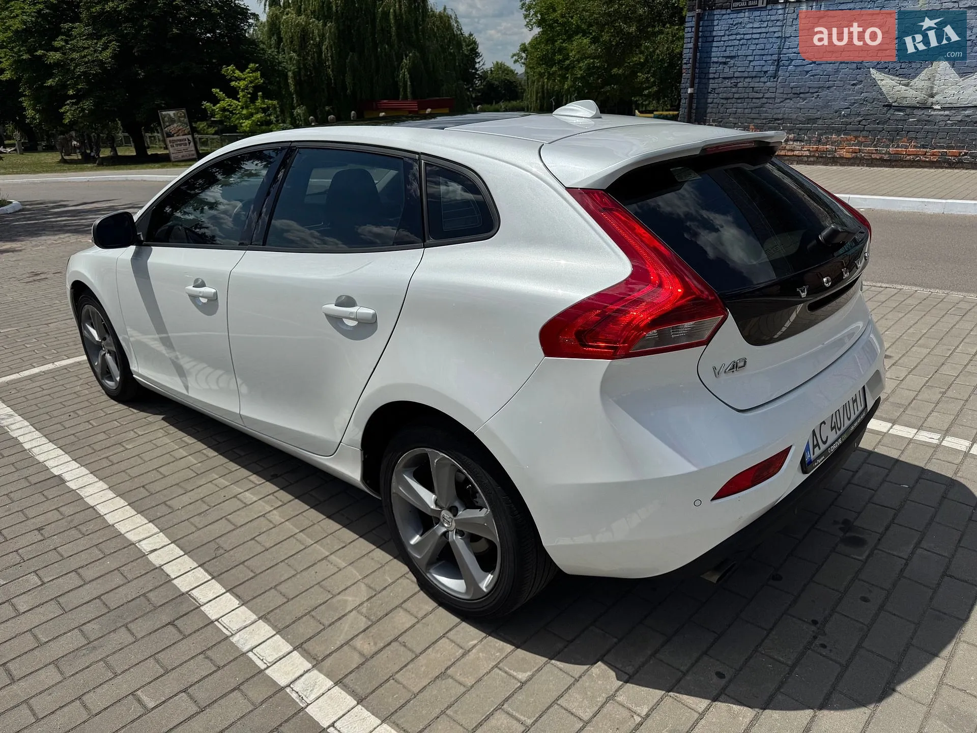 2017 Volvo V40 - мініатюра 10