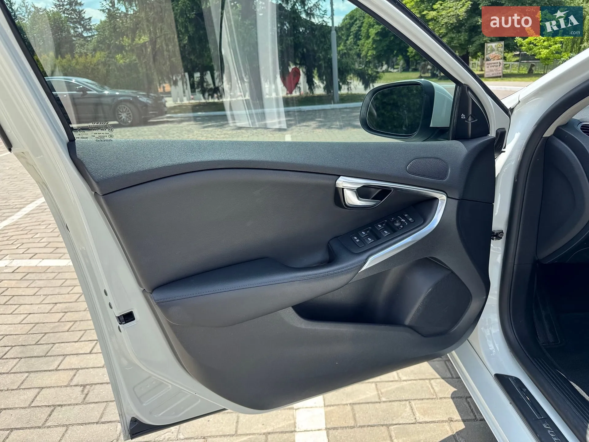 2017 Volvo V40 - мініатюра 16