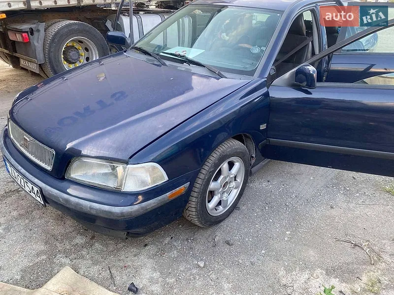 Volvo V40