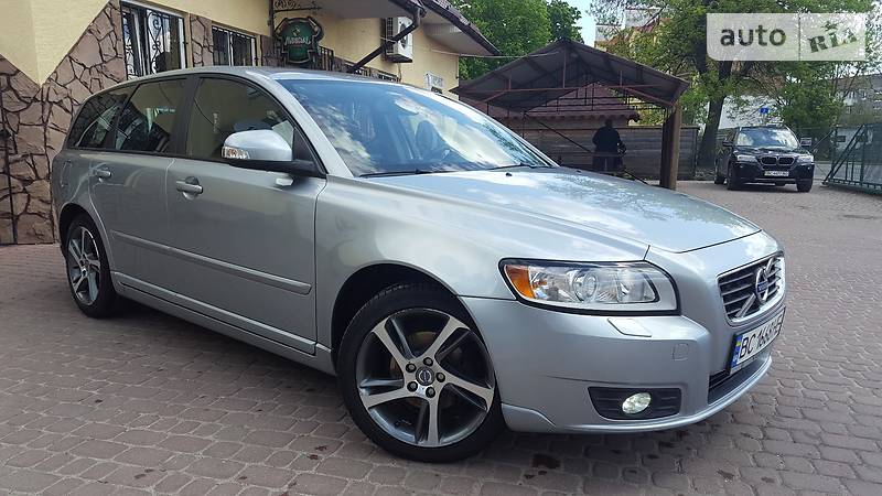 Volvo V50 2012 року