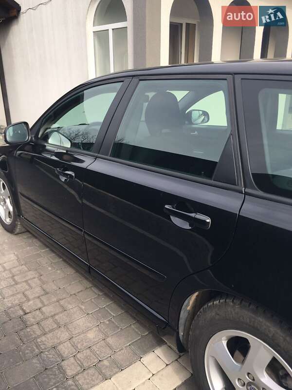 Универсал Volvo V50 2011 в Черновцах