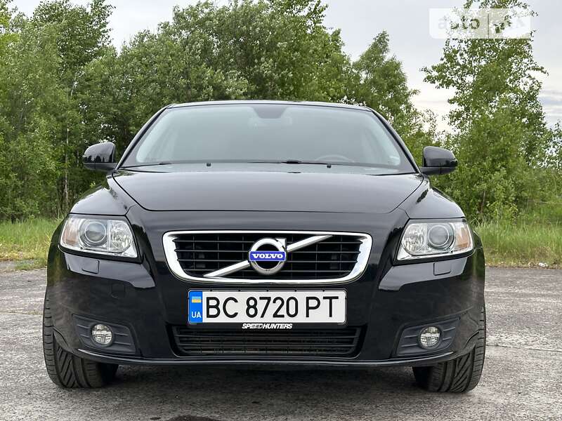 Универсал Volvo V50 2011 в Новояворовске