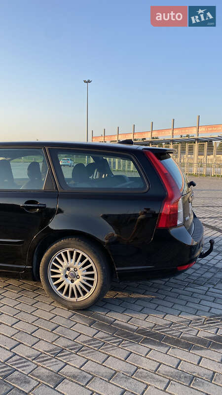 Универсал Volvo V50 2010 в Львове