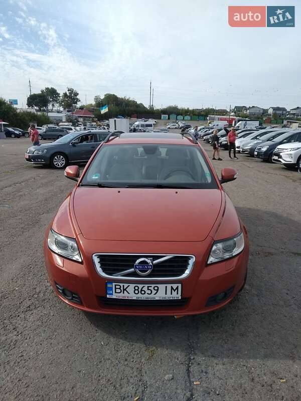 Універсал Volvo V50 2010 в Костопілі