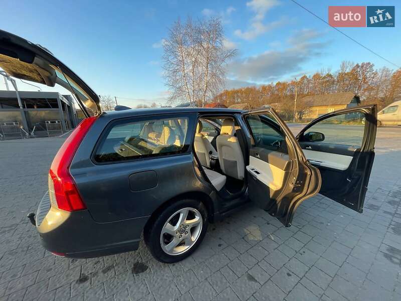 Универсал Volvo V50 2012 в Долине