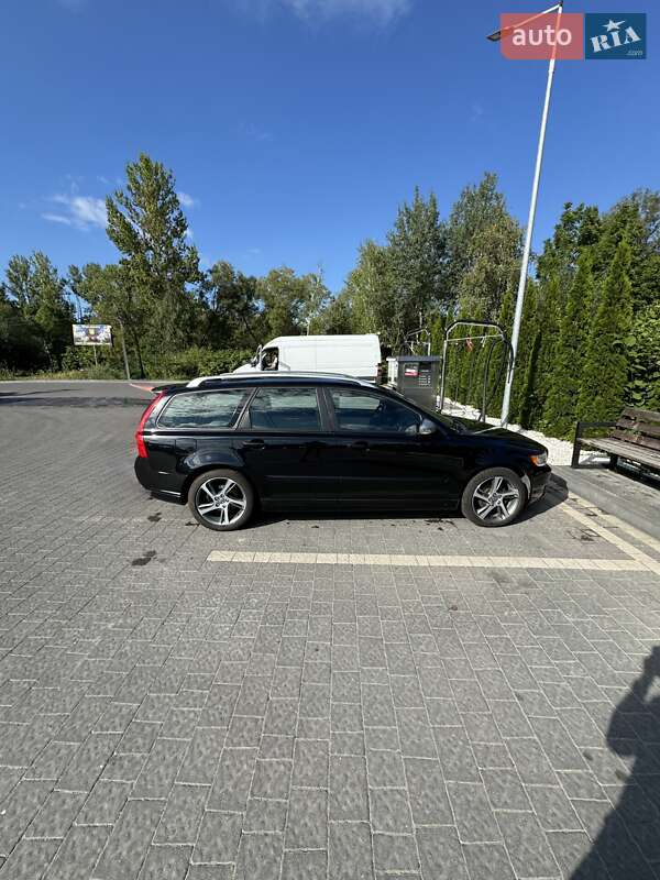 Универсал Volvo V50 2011 в Надворной