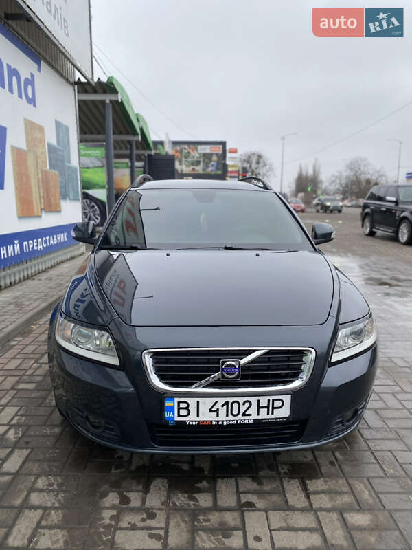 Універсал Volvo V50 2010 в Полтаві