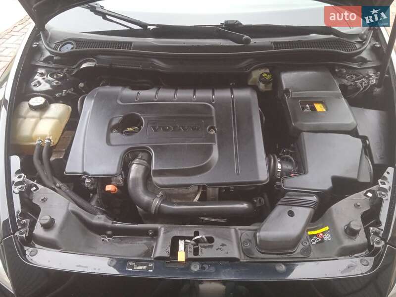 Універсал Volvo V50 2010 в Чернівцях