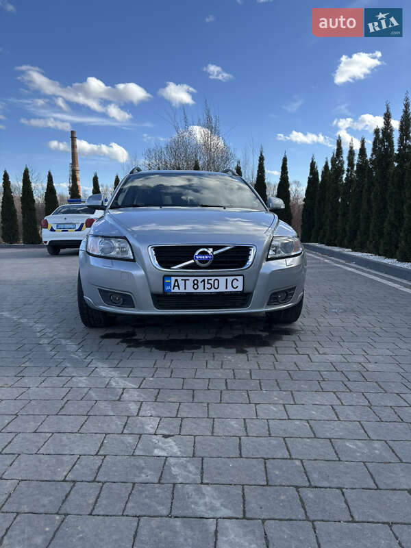 Универсал Volvo V50 2011 в Надворной