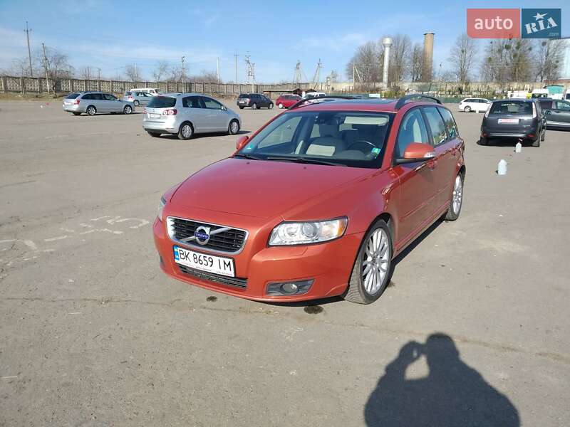 Універсал Volvo V50 2010 в Костопілі