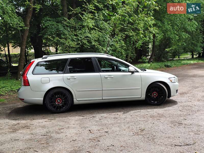 Універсал Volvo V50 2010 в Львові