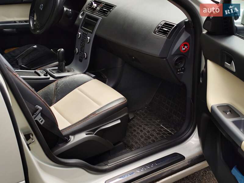 Універсал Volvo V50 2010 в Львові