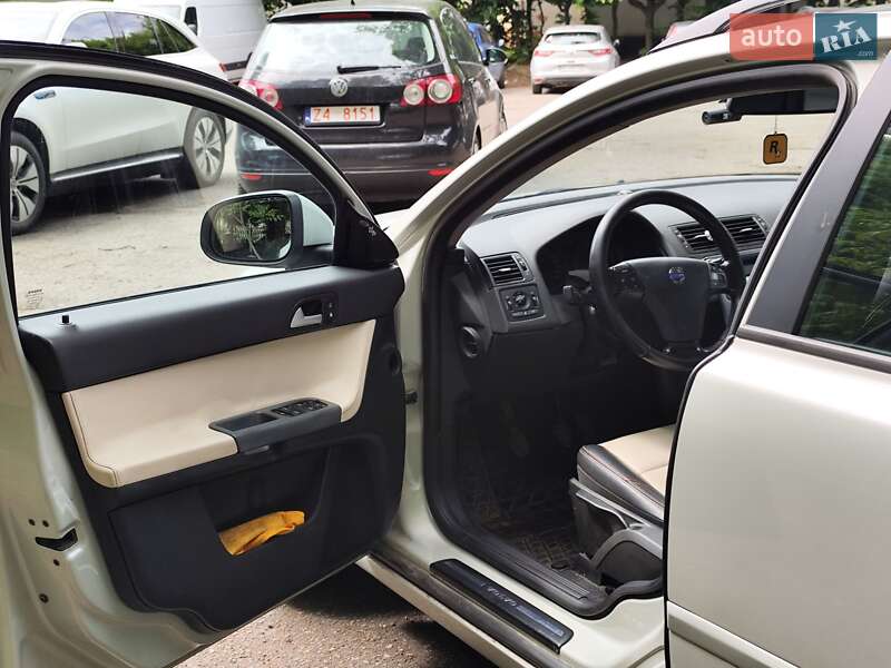 Універсал Volvo V50 2010 в Львові