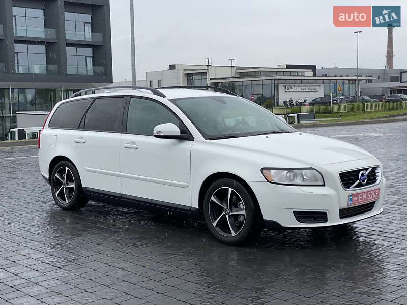 Универсал Volvo V50 2010 в Львове