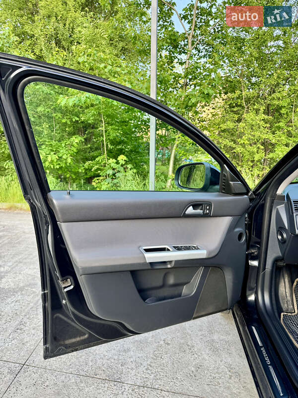 Универсал Volvo V50 2010 в Дрогобыче