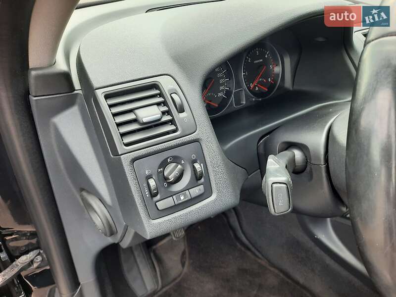 Универсал Volvo V50 2012 в Полтаве