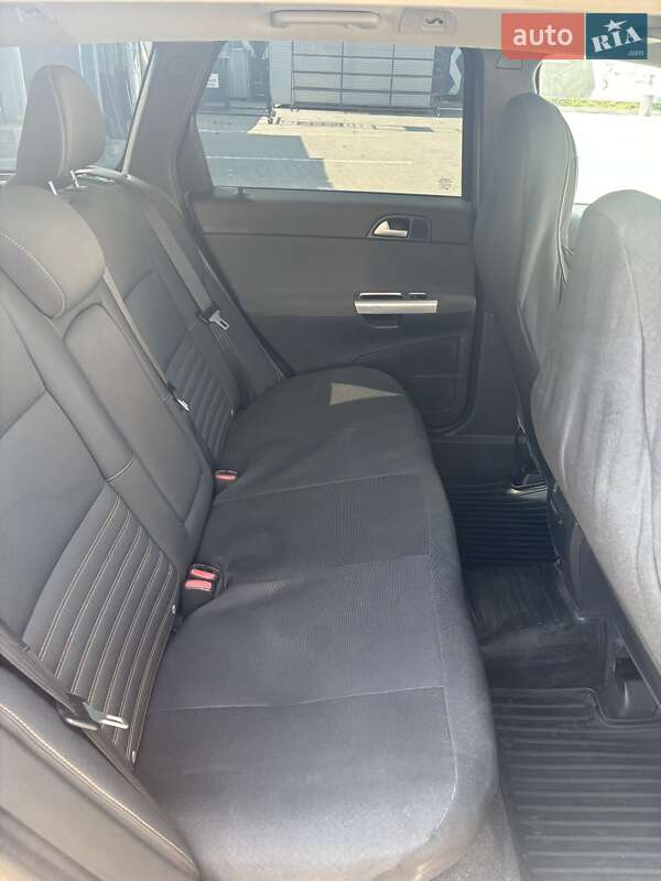 Універсал Volvo V50 2011 в Чернівцях