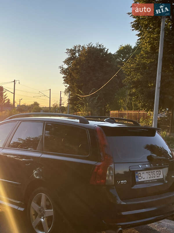Універсал Volvo V50 2010 в Брюховичах