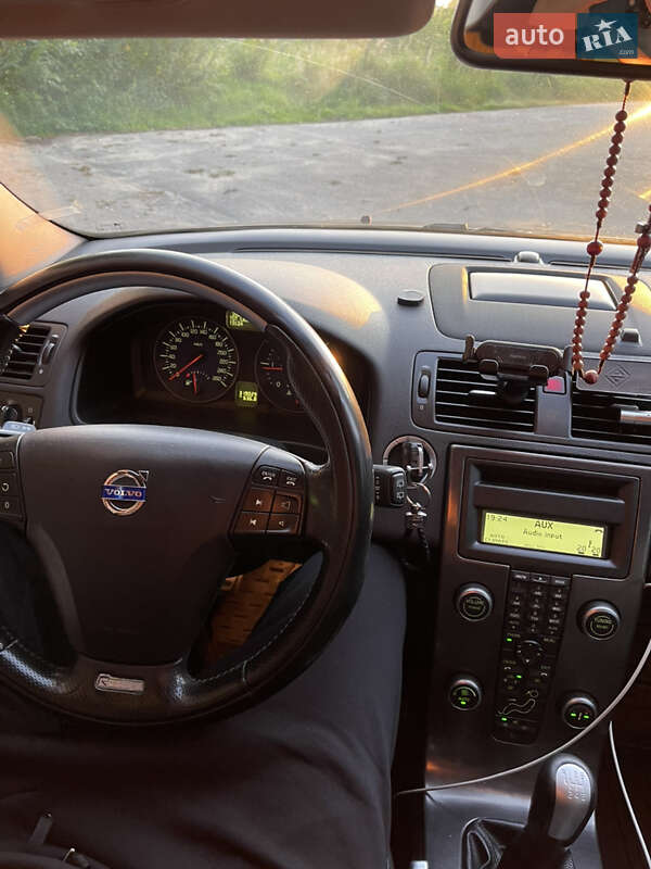 Універсал Volvo V50 2010 в Брюховичах