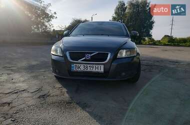 Универсал Volvo V50 2010 в Остроге