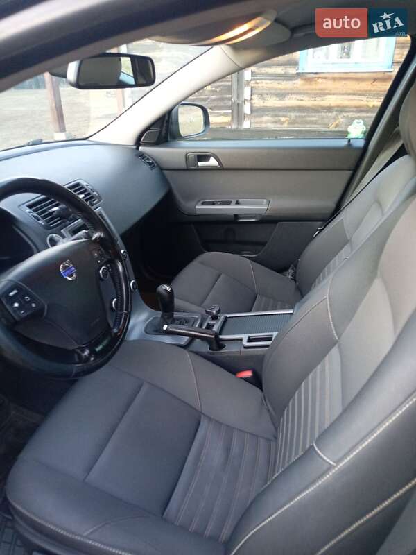 Універсал Volvo V50 2010 в Маневичах