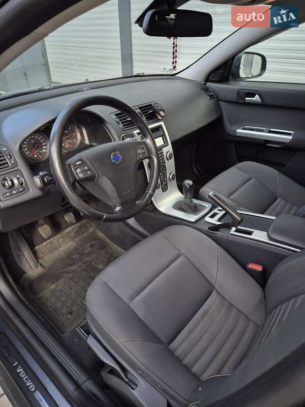 Универсал Volvo V50 2010 в Львове
