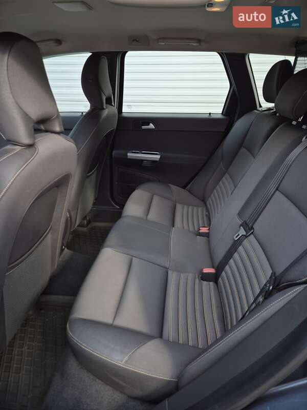 Универсал Volvo V50 2010 в Львове