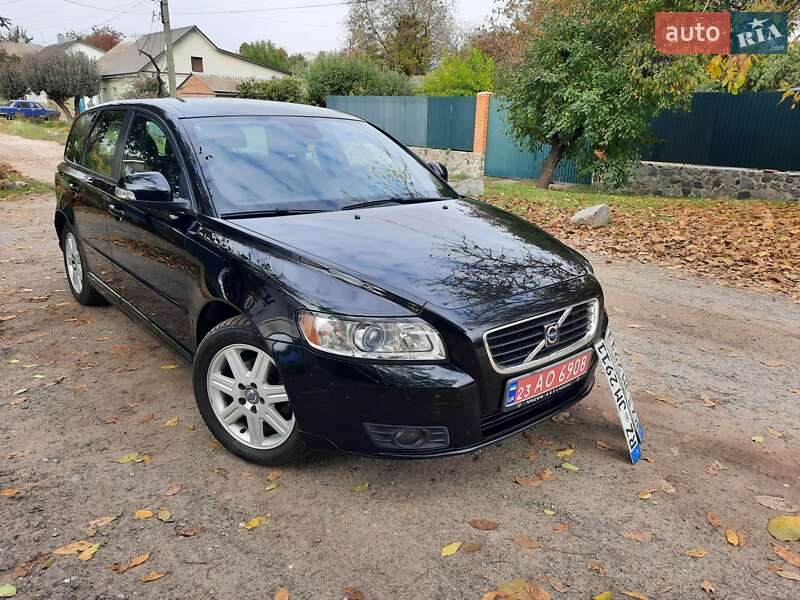 Універсал Volvo V50 2010 в Полтаві