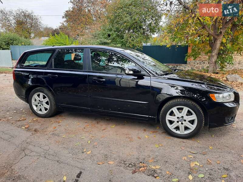 Універсал Volvo V50 2010 в Полтаві