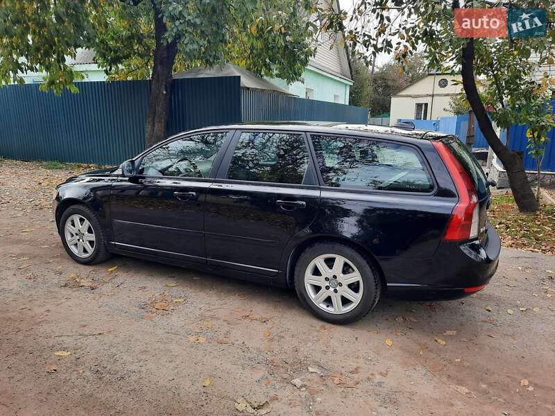 Універсал Volvo V50 2010 в Полтаві