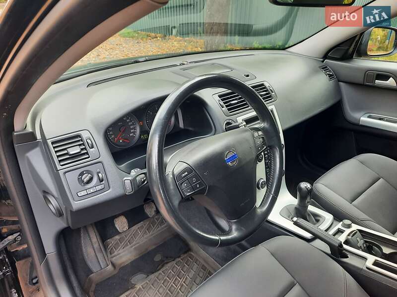 Універсал Volvo V50 2010 в Полтаві