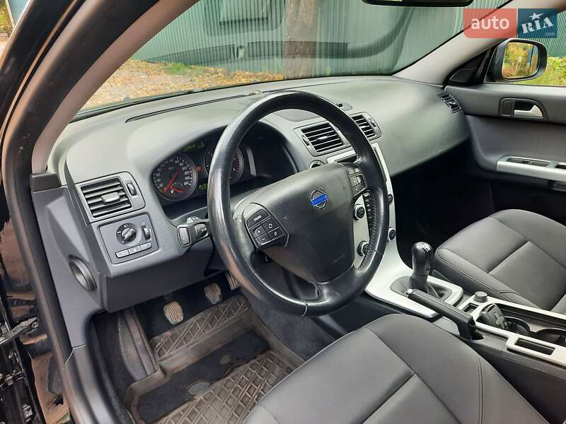 Універсал Volvo V50 2010 в Полтаві