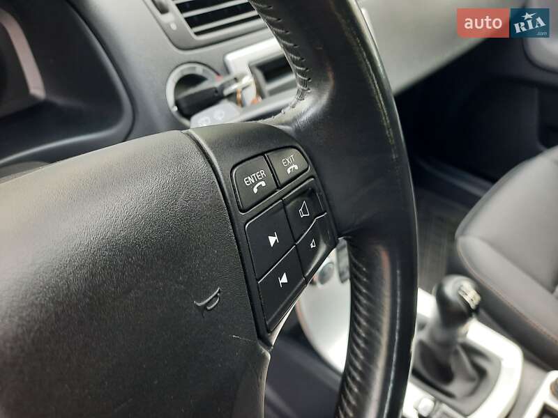 Універсал Volvo V50 2010 в Полтаві